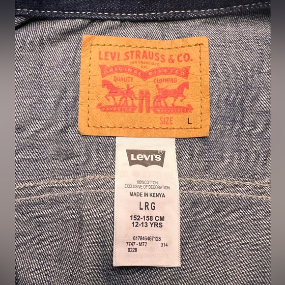 Levi’s Denim Trucker Jacket - Picture 2 of 4